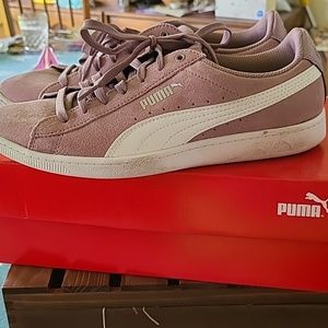 Women's size 9 Puma sport shoes. New, with tags, beautiful lavender in color